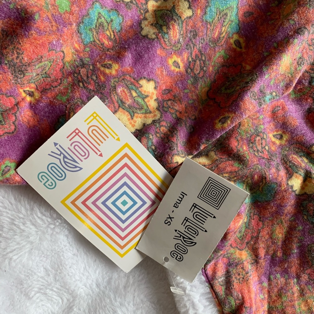 2/$20 LulaRoe short sleeve shirt - Picture 4 of 5